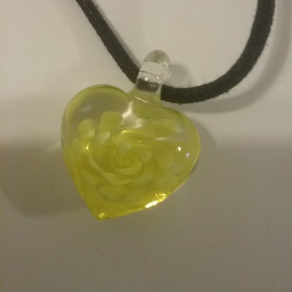 ‎YELLOW PAPERWEIGHT FLORAL HEART NECKLACE.